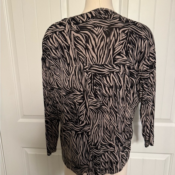 Kinesis Black and tan Patterned Women's Top - Picture 4 of 5
